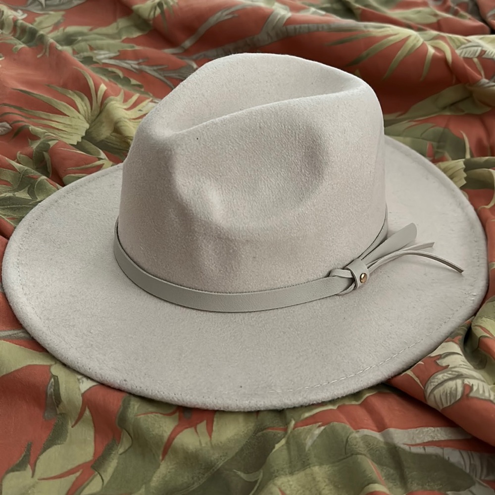 NWT Felt Hat Ivory